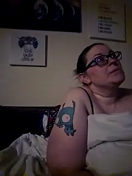 Yamiko42 online show from 04-13-26, 01:27