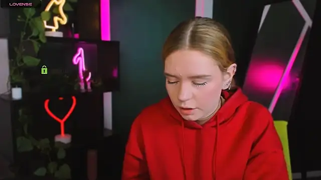 mila glow1 online show from 04-10-26, 06:45