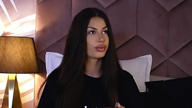 Snapshot of EvaRhea chatting on 10-22-25, 02:56 EvaRhea online show from 10-22-25, 02:56