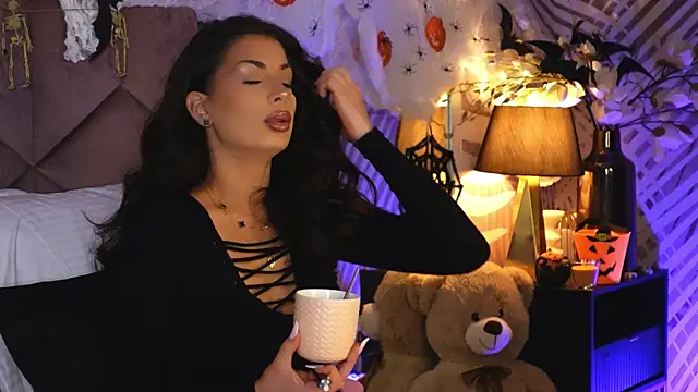 Snapshot of EvaRhea chatting on 10-29-25, 03:53 EvaRhea online show from 10-29-25, 03:53