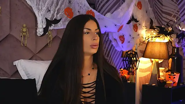 Snapshot of EvaRhea chatting on 10-31-25, 03:51 EvaRhea online show from 10-31-25, 03:51