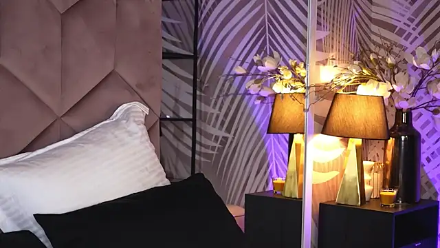 Snapshot of EvaRhea chatting on 11-24-25, 04:01 EvaRhea online show from 11-24-25, 04:01