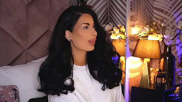 EvaRhea online show from 12-16-25, 03:55