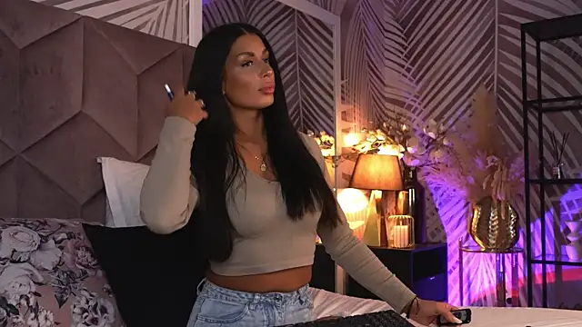 EvaRhea online show from 04-21-26, 03:13