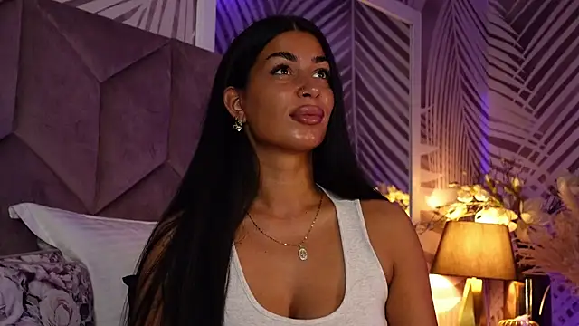 Snapshot of EvaRhea chatting on 06-10-26, 02:56 EvaRhea online show from 06-10-26, 02:56
