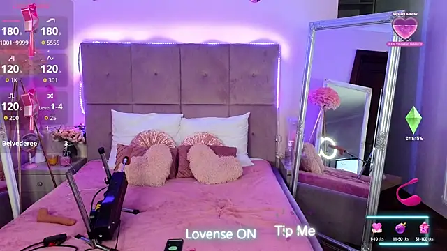 Snapshot of Nicole_Bond chatting on 10-12-25, 05:17 Nicole Bond online show from 10-12-25, 05:17