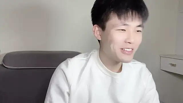 Snapshot of xiaoyang5200 chatting on 10-30-25, 02:40 xiaoyang5200 online show from 10-30-25, 02:40