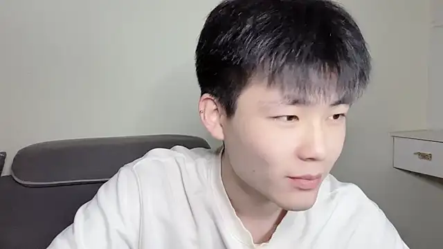 Snapshot of xiaoyang5200 chatting on 11-02-25, 01:35 xiaoyang5200 online show from 11-02-25, 01:35