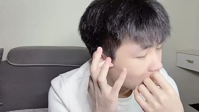 Snapshot of xiaoyang5200 chatting on 11-03-25, 03:02 xiaoyang5200 online show from 11-03-25, 03:02