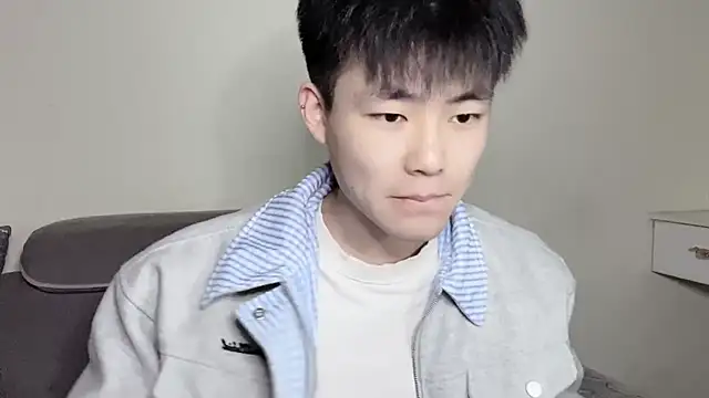 Snapshot of xiaoyang5200 chatting on 11-12-25, 01:55 xiaoyang5200 online show from 11-12-25, 01:55