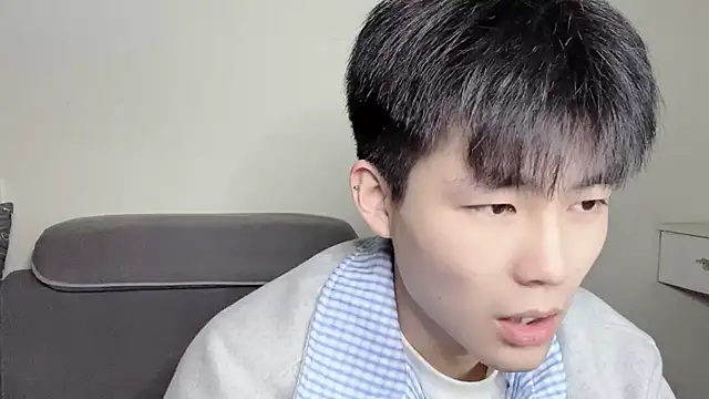 Snapshot of xiaoyang5200 chatting on 11-21-25, 02:27 xiaoyang5200 online show from 11-21-25, 02:27