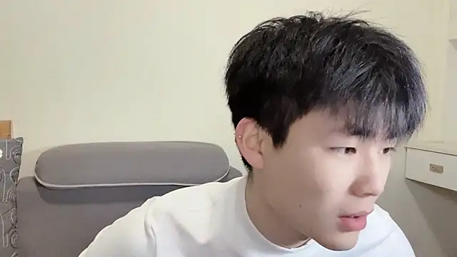 Snapshot of xiaoyang5200 chatting on 11-30-25, 02:32 xiaoyang5200 online show from 11-30-25, 02:32