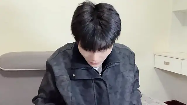 Snapshot of xiaoyang5200 chatting on 12-14-25, 04:23 xiaoyang5200 online show from 12-14-25, 04:23