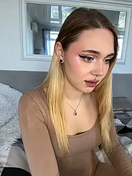 LunaMillie online show from 09-16-25, 08:37