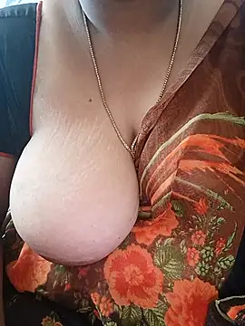 Snapshot of Geetha227 chatting on 06-14-26, 01:36 Geetha227 online show from 06-14-26, 01:36