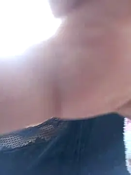 lauramartins7 online show from 12-05-25, 05:20