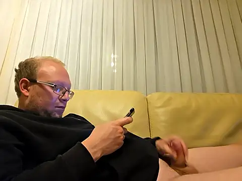 Mikenen online show from 05-15-26, 09:33