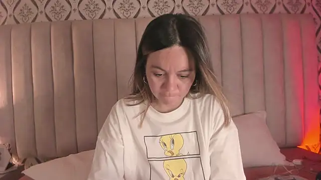 Sky Junne online show from 02-26-26, 05:23