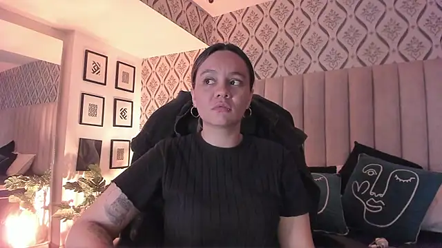 Sky Junne online show from 03-19-26, 05:06