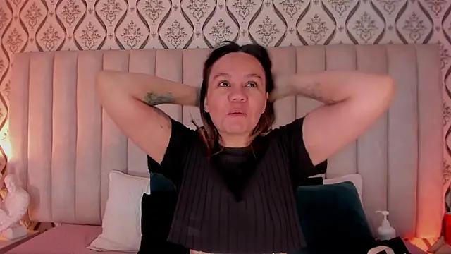 Sky Junne online show from 04-01-26, 06:05