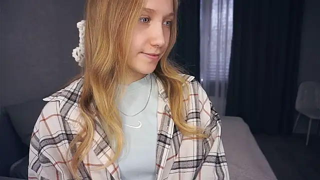 Snapshot of EarnestineGyllenband chatting on 10-31-25, 06:47 EarnestineGyllenband online show from 10-31-25, 06:47