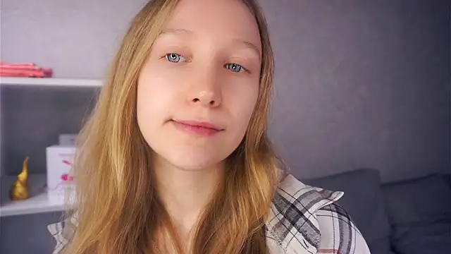 Snapshot of EarnestineGyllenband chatting on 11-18-25, 06:51 EarnestineGyllenband online show from 11-18-25, 06:51