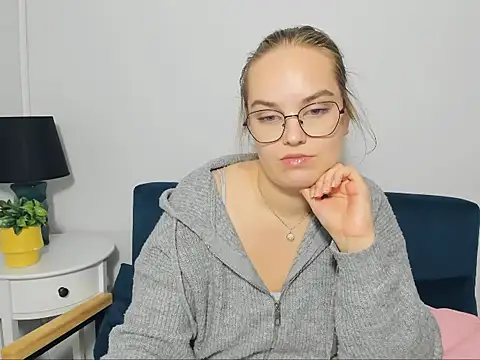 Snapshot of AliceCrazy69 chatting on 10-30-25, 02:40 AliceCrazy69 online show from 10-30-25, 02:40