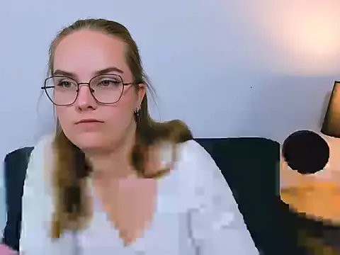 Snapshot of AliceCrazy69 chatting on 11-18-25, 04:11 AliceCrazy69 online show from 11-18-25, 04:11