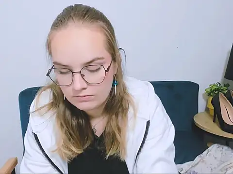 Snapshot of AliceCrazy69 chatting on 11-25-25, 04:29 AliceCrazy69 online show from 11-25-25, 04:29