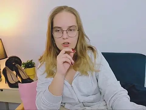 Snapshot of AliceCrazy69 chatting on 11-28-25, 01:03 AliceCrazy69 online show from 11-28-25, 01:03