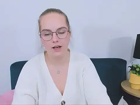 Snapshot of AliceCrazy69 chatting on 12-16-25, 04:23 AliceCrazy69 online show from 12-16-25, 04:23