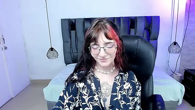 Snapshot of AfroditaLeclair chatting on 11-10-25, 05:23 AfroditaLeclair online show from 11-10-25, 05:23