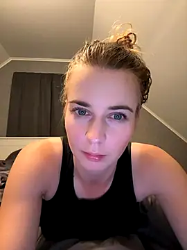 ellieen online show from 10-13-25, 09:59