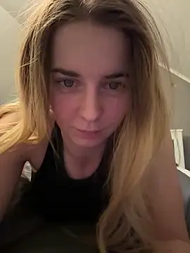 Snapshot of ellieen chatting on 11-15-25, 11:32 ellieen online show from 11-15-25, 11:32