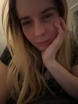 Snapshot of ellieen chatting on 11-21-25, 11:03 ellieen online show from 11-21-25, 11:03
