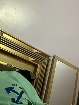 Snapshot of FlungBergenia chatting on 10-21-25, 01:34 FlungBergenia online show from 10-21-25, 01:34