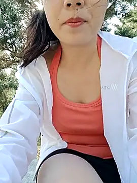 Snapshot of bingxin- chatting on 09-15-25, 02:22 bingxin- online show from 09-15-25, 02:22