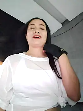 Snapshot of bingxin- chatting on 10-12-25, 05:06 bingxin- online show from 10-12-25, 05:06