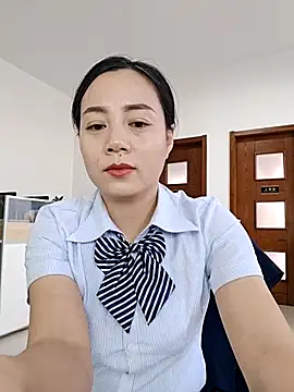 Snapshot of bingxin- chatting on 10-28-25, 03:43 bingxin- online show from 10-28-25, 03:43