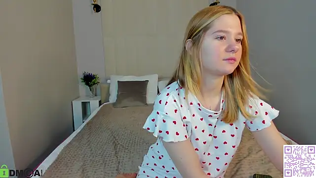 Snapshot of Brenda_Puff chatting on 10-08-25, 07:28 Brenda Puff online show from 10-08-25, 07:28