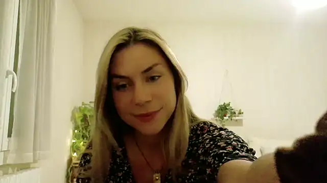 Snapshot of wonderalice31 chatting on 10-13-25, 07:14 wonderalice31 online show from 10-13-25, 07:14
