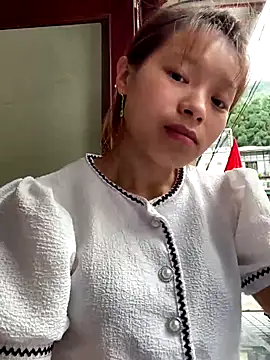 Snapshot of Mai_bb chatting on 09-09-25, 08:47 Mai bb online show from 09-09-25, 08:47