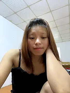 Snapshot of Mai_bb chatting on 09-22-25, 04:09 Mai bb online show from 09-22-25, 04:09