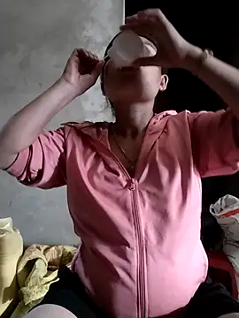 Snapshot of soope-00 chatting on 10-28-25, 12:14 soope-00 online show from 10-28-25, 12:14