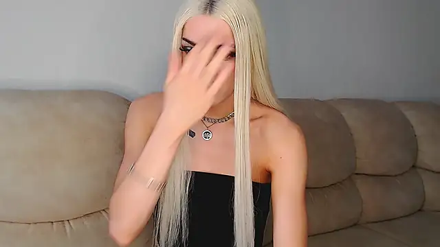 Snapshot of YourTrixie chatting on 10-14-25, 04:57 YourTrixie online show from 10-14-25, 04:57