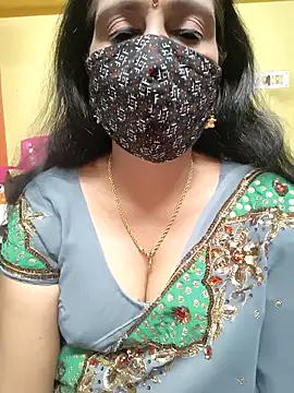 Snapshot of mallu-reshma chatting on 10-27-25, 09:13 mallu-reshma online show from 10-27-25, 09:13