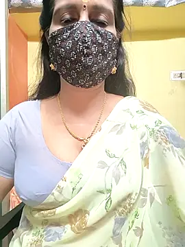 Snapshot of mallu-reshma chatting on 11-19-25, 06:30 mallu-reshma online show from 11-19-25, 06:30