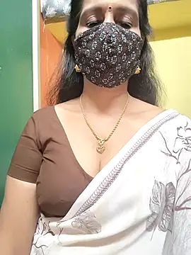 Snapshot of mallu-reshma chatting on 11-22-25, 06:18 mallu-reshma online show from 11-22-25, 06:18