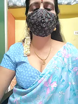 Snapshot of mallu-reshma chatting on 11-25-25, 03:23 mallu-reshma online show from 11-25-25, 03:23