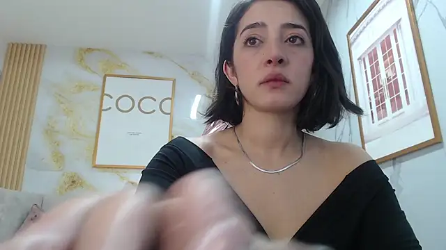 Snapshot of sara_lopez_s chatting on 09-25-25, 02:10 sara lopez s online show from 09-25-25, 02:10